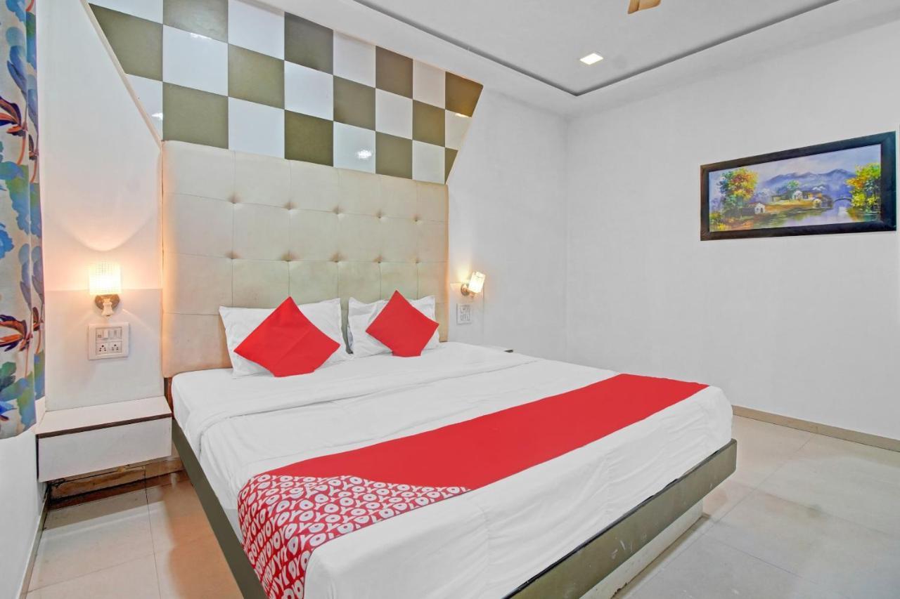 Flagship 83490 Hotel Bently Palace Bombaim Exterior foto