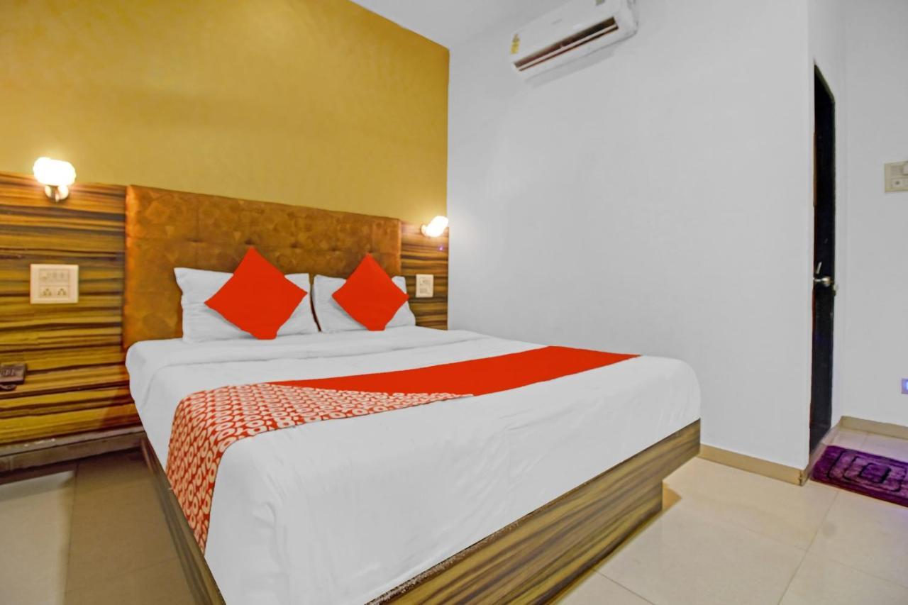 Flagship 83490 Hotel Bently Palace Bombaim Exterior foto