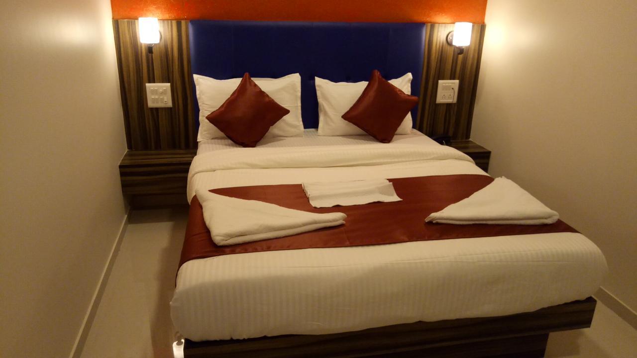 Flagship 83490 Hotel Bently Palace Bombaim Exterior foto