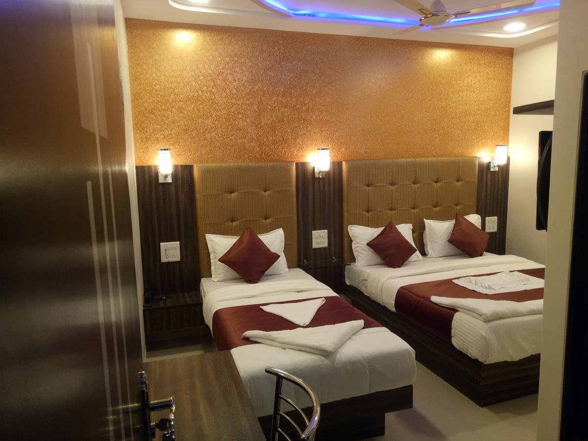 Flagship 83490 Hotel Bently Palace Bombaim Exterior foto